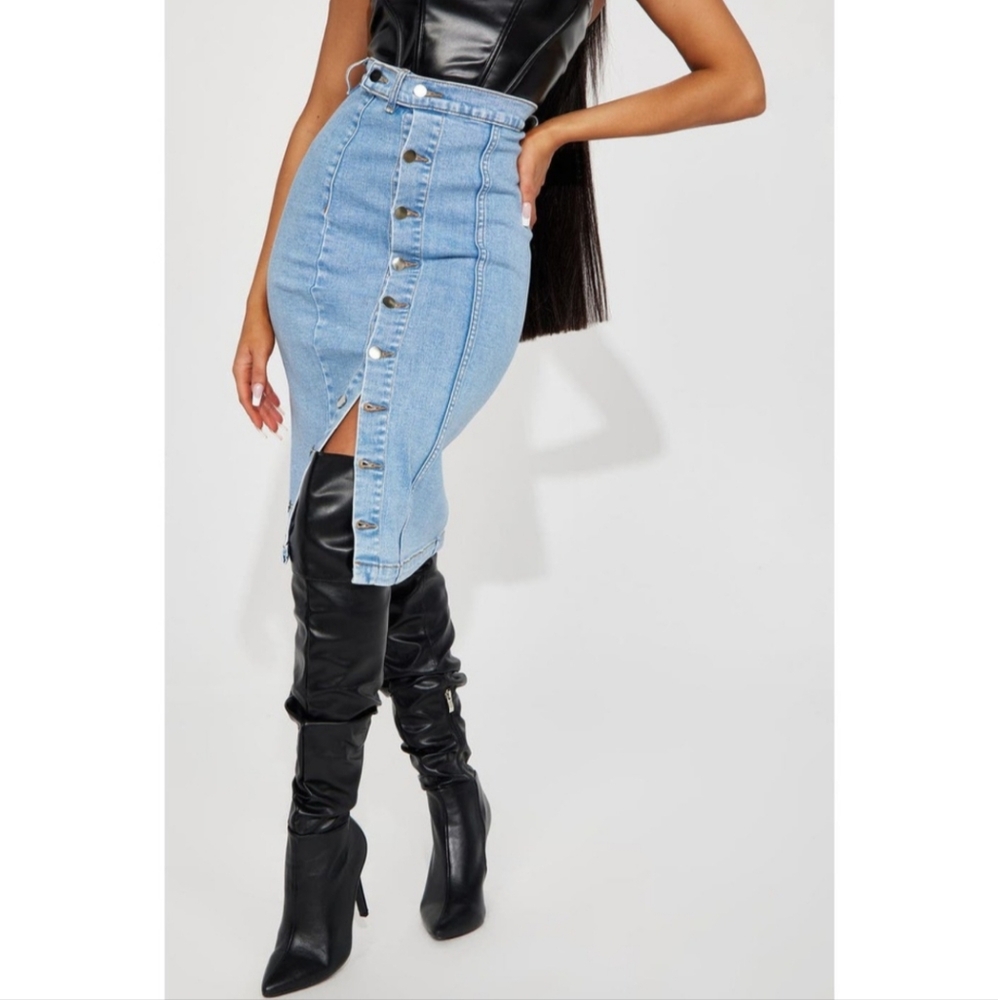 Fashion Nova Denim Midi Skirt Size 1 XL - Picture 1 of 15